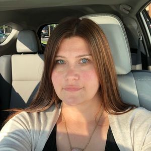 Meet your Posher, Lara